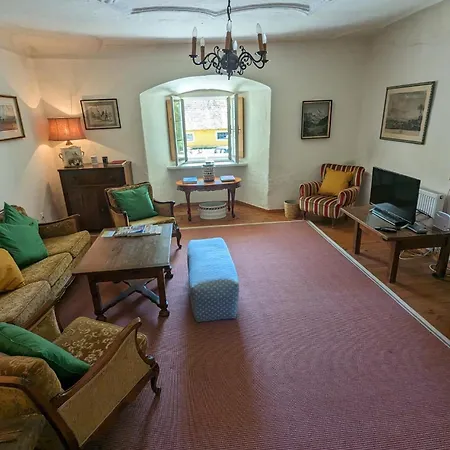 Ottmanach Schlosshof