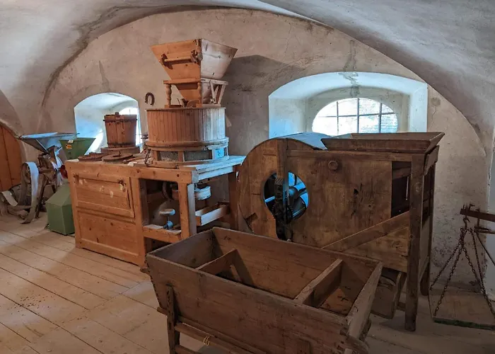 Ottmanach Schlosshof * Pischeldorf