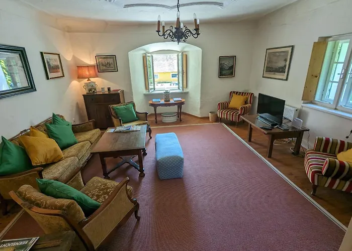 Ottmanach Schlosshof